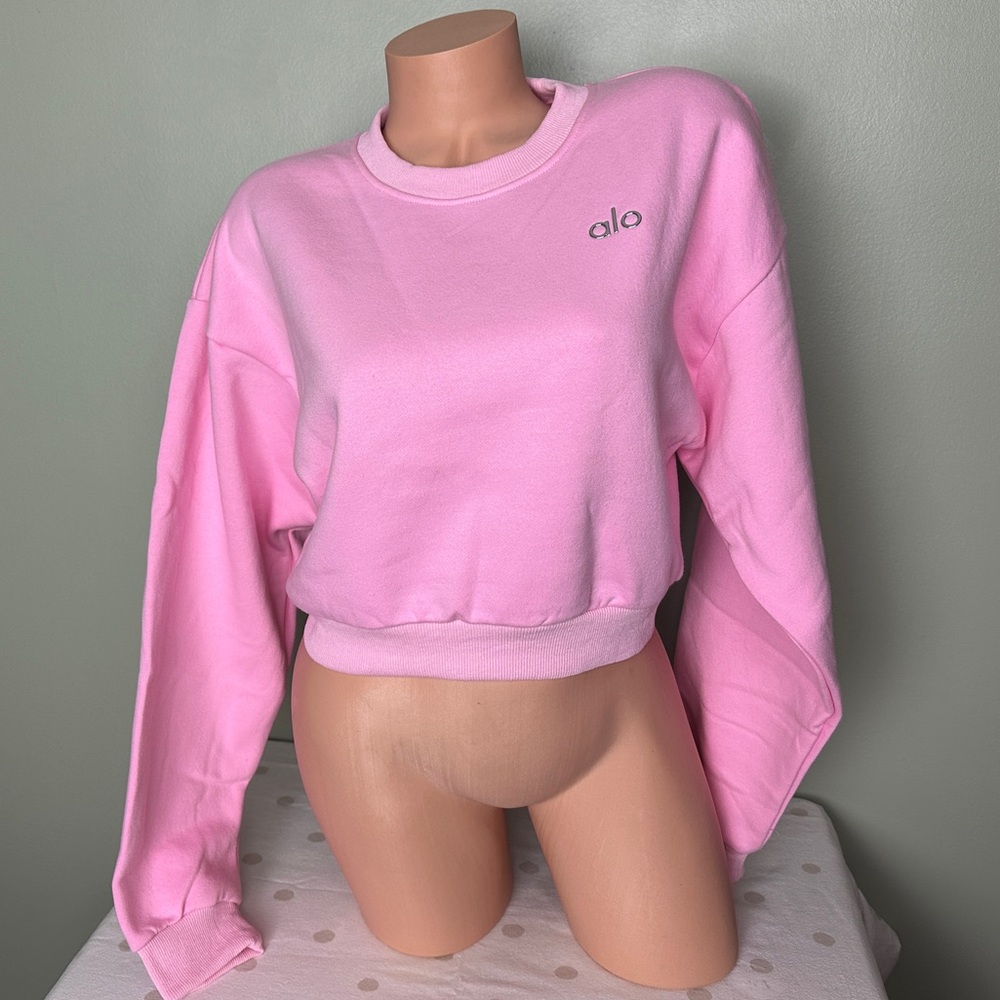 ALO YOGA WOMEN’S ACCOLADE CROPPED CREWNECK SWEET PINK *SOLD OUT* SIZE MEDIUM